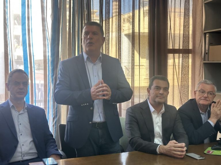 Ο Κώστας Σκρέκας στα γραφεία της ΔΗΜ.Τ.Ο. Αιγιάλειας – Μηνύματα ενότητας και πολιτικού πολιτισμού ενόψει εκλογών
