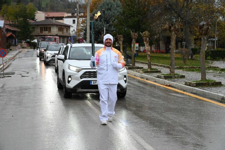 Ο Αιγιώτης Χρήστος Τσερεντζούλιας μετέφερε την Ολυμπιακή Φλόγα στα Καλάβρυτα: «Μια στιγμή που θα με συνοδεύει για πάντα»