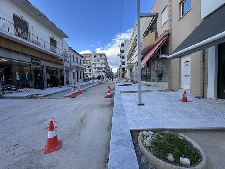 “Σύγκρουση” για την ανάπλαση στη Μητροπόλεως – Παράταση με “ρήγμα”