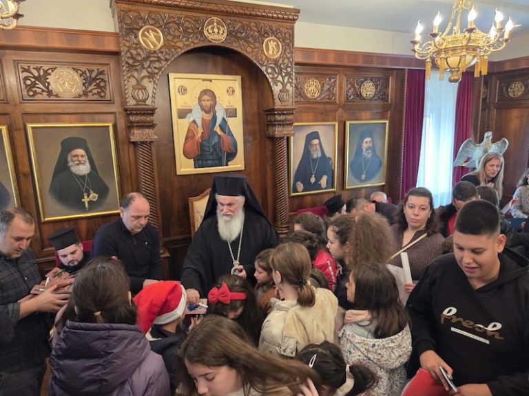 Εόρτιες ευχές κλήρου και λαού προς τον Σεβασμιώτατο Μητροπολίτη Καλαβρύτων και Αιγιαλείας κ. Ιερώνυμο ενόψει των Χριστουγέννων