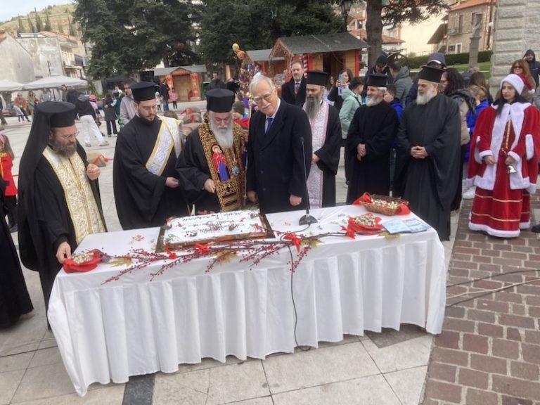 Κοπή πρωτοχρονιάτικης πίτας του Δήμου Καλαβρύτων από τον Σεβασμιώτατο κ. Ιερώνυμο