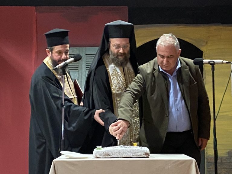 Σε κλίμα συναδελφικότητας και αισιοδοξίας η κοπή της Πρωτοχρονιάτικης πίτας των υπαλλήλων του Δήμου Αιγιαλείας
