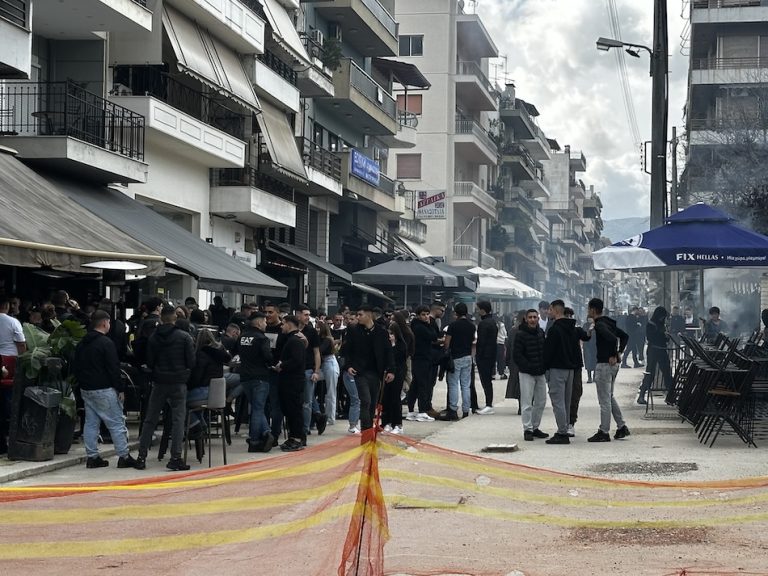 Το Αίγιο γιόρτασε την Τσικνοπέμπτη με… τσίκνα, μουσική, χορό και χαμόγελα