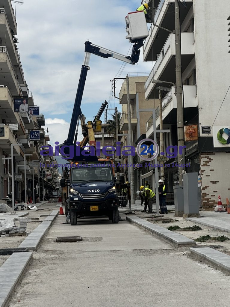 Αίγιο: Συνεχίζονται οι εργασίες ανάπλασης στη Μητρoπόλεως – Σε εξέλιξη η υπογειοποίηση των καλωδίων