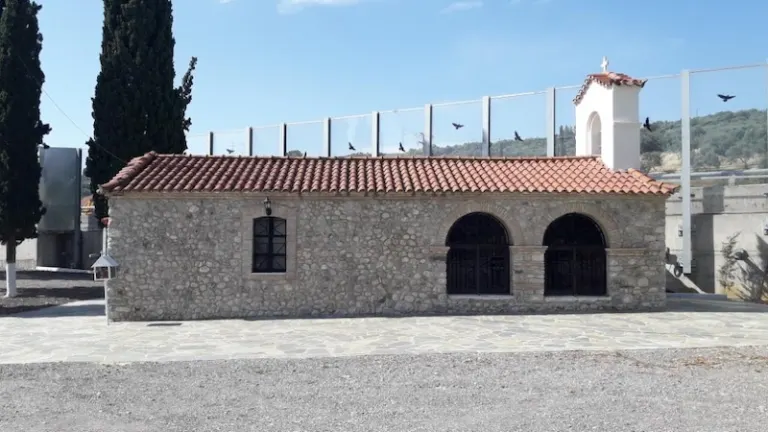 Πανηγυρίζει το εξωκκλήσι Αγίων Κωνσταντίνου και Ελένης στον Λόγγο Αιγιαλείας