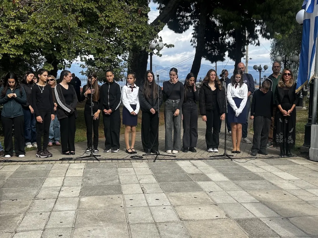 Με συγκίνηση, εθνική υπερηφάνεια και σεβασμό στους ήρωες του Έπους του ’40 η κατάθεση στεφάνων στα Υψηλά Αλώνια Αιγίου