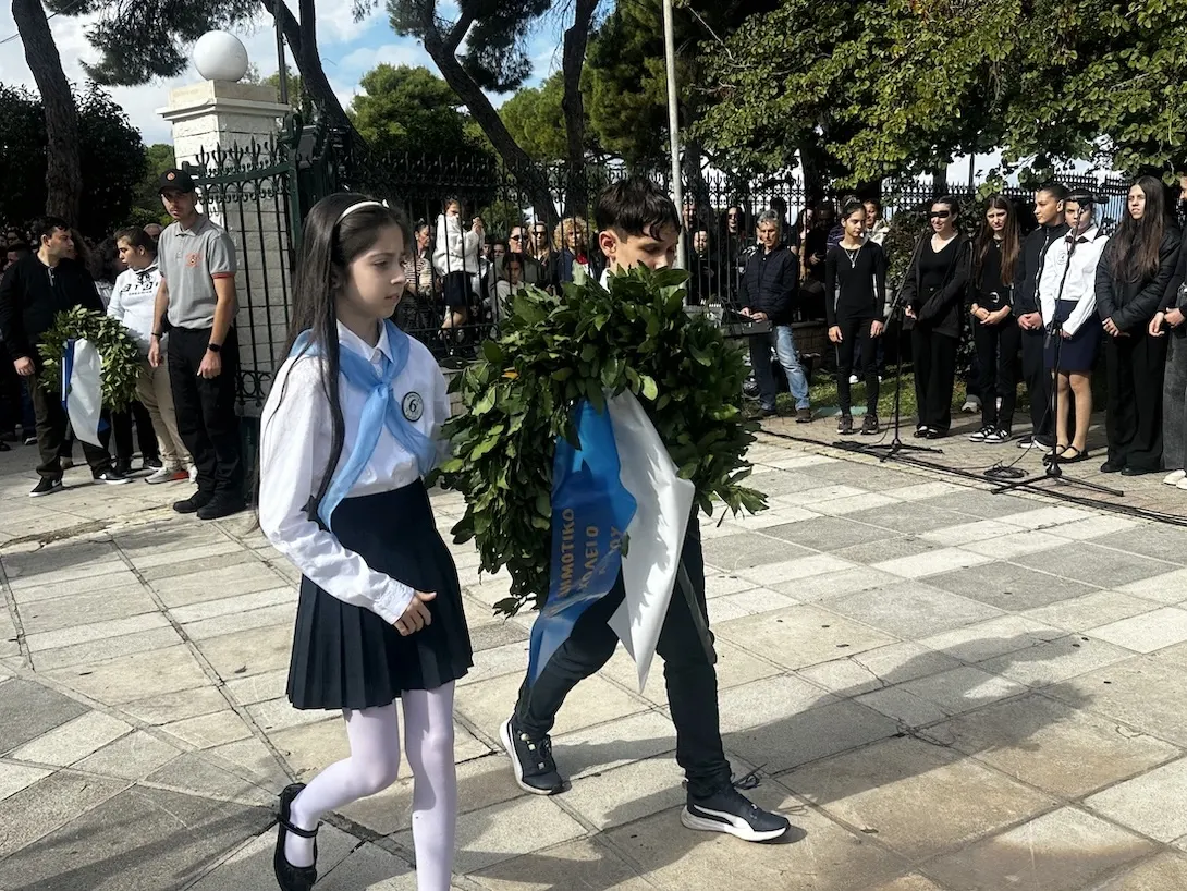 Με συγκίνηση, εθνική υπερηφάνεια και σεβασμό στους ήρωες του Έπους του ’40 η κατάθεση στεφάνων στα Υψηλά Αλώνια Αιγίου