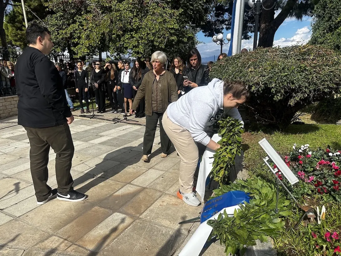 Με συγκίνηση, εθνική υπερηφάνεια και σεβασμό στους ήρωες του Έπους του ’40 η κατάθεση στεφάνων στα Υψηλά Αλώνια Αιγίου