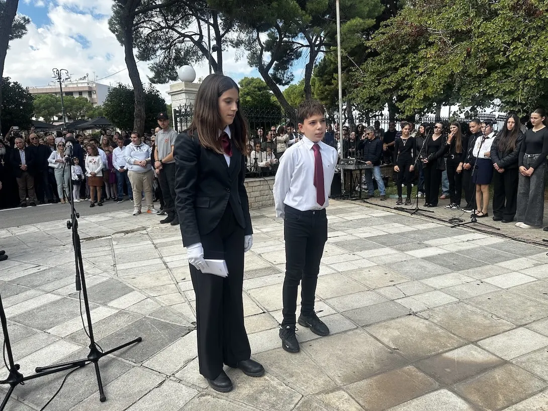 Με συγκίνηση, εθνική υπερηφάνεια και σεβασμό στους ήρωες του Έπους του ’40 η κατάθεση στεφάνων στα Υψηλά Αλώνια Αιγίου
