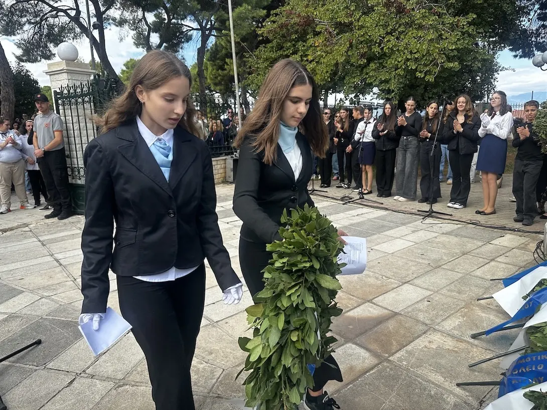 Με συγκίνηση, εθνική υπερηφάνεια και σεβασμό στους ήρωες του Έπους του ’40 η κατάθεση στεφάνων στα Υψηλά Αλώνια Αιγίου