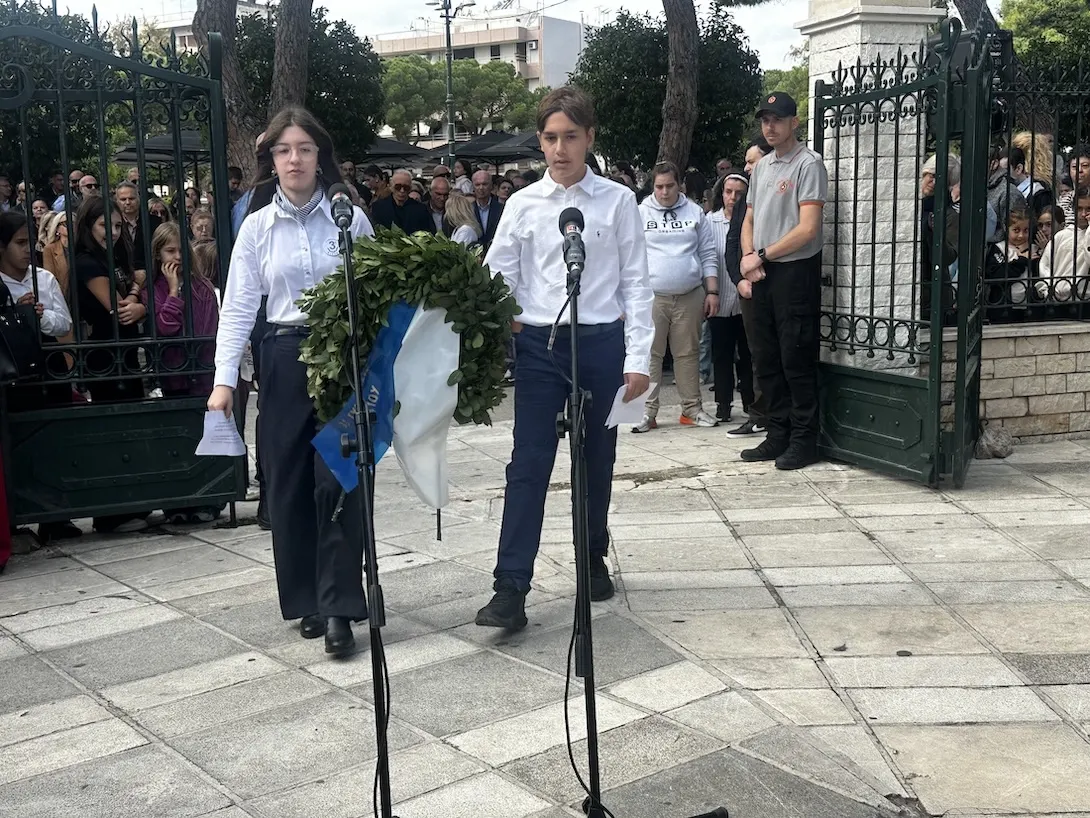 Με συγκίνηση, εθνική υπερηφάνεια και σεβασμό στους ήρωες του Έπους του ’40 η κατάθεση στεφάνων στα Υψηλά Αλώνια Αιγίου