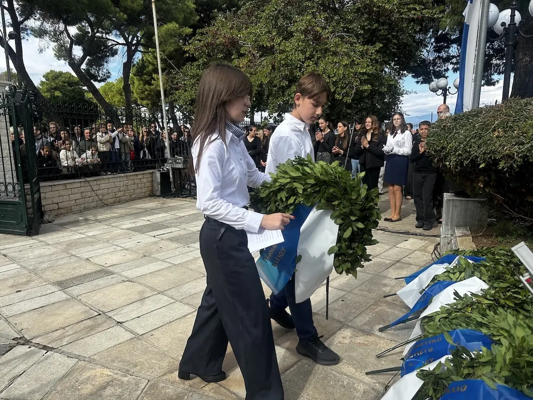 Με συγκίνηση, εθνική υπερηφάνεια και σεβασμό στους ήρωες του Έπους του ’40 η κατάθεση στεφάνων στα Υψηλά Αλώνια Αιγίου