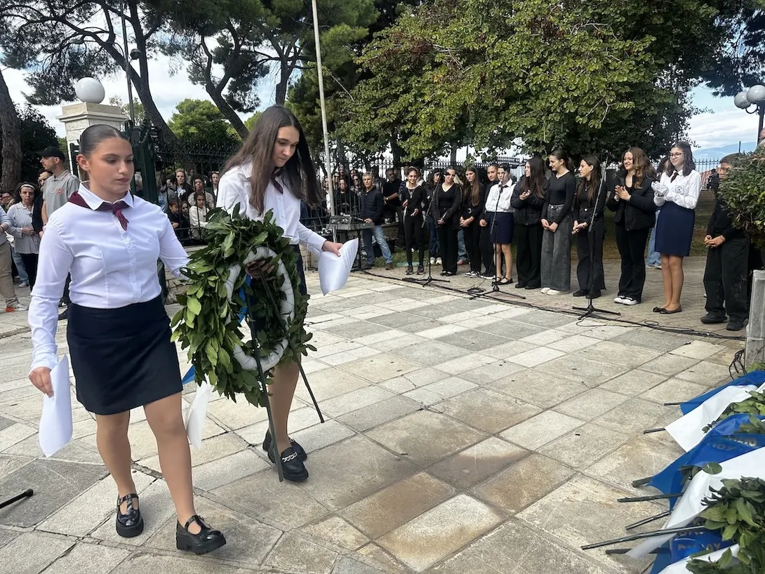 Με συγκίνηση, εθνική υπερηφάνεια και σεβασμό στους ήρωες του Έπους του ’40 η κατάθεση στεφάνων στα Υψηλά Αλώνια Αιγίου