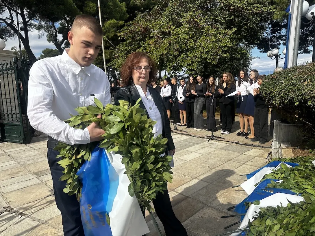 Με συγκίνηση, εθνική υπερηφάνεια και σεβασμό στους ήρωες του Έπους του ’40 η κατάθεση στεφάνων στα Υψηλά Αλώνια Αιγίου
