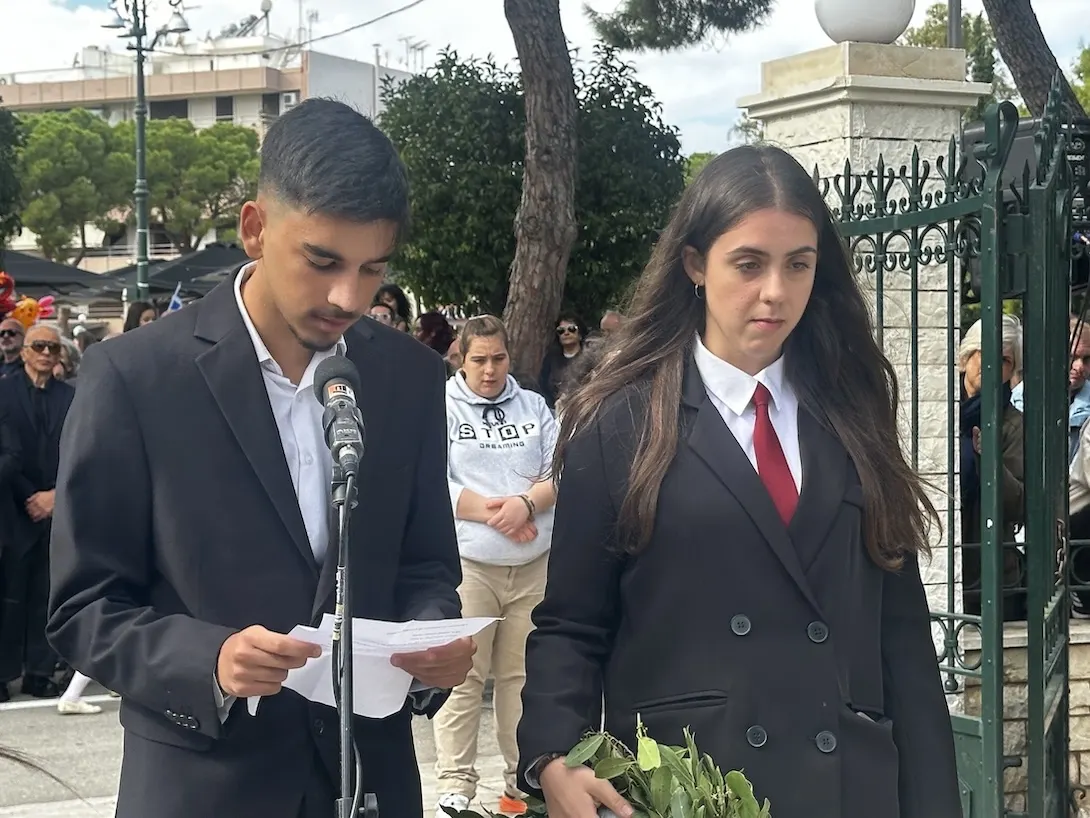 Με συγκίνηση, εθνική υπερηφάνεια και σεβασμό στους ήρωες του Έπους του ’40 η κατάθεση στεφάνων στα Υψηλά Αλώνια Αιγίου