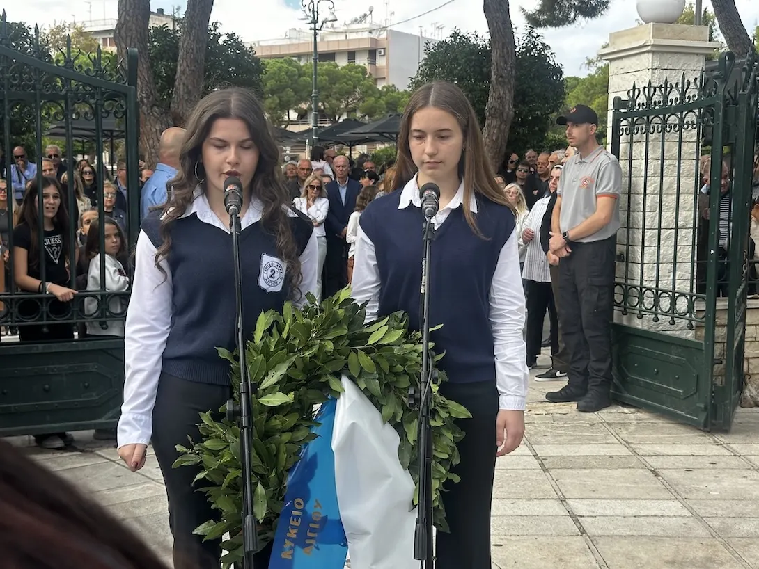 Με συγκίνηση, εθνική υπερηφάνεια και σεβασμό στους ήρωες του Έπους του ’40 η κατάθεση στεφάνων στα Υψηλά Αλώνια Αιγίου