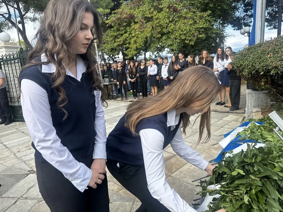 Με συγκίνηση, εθνική υπερηφάνεια και σεβασμό στους ήρωες του Έπους του ’40 η κατάθεση στεφάνων στα Υψηλά Αλώνια Αιγίου