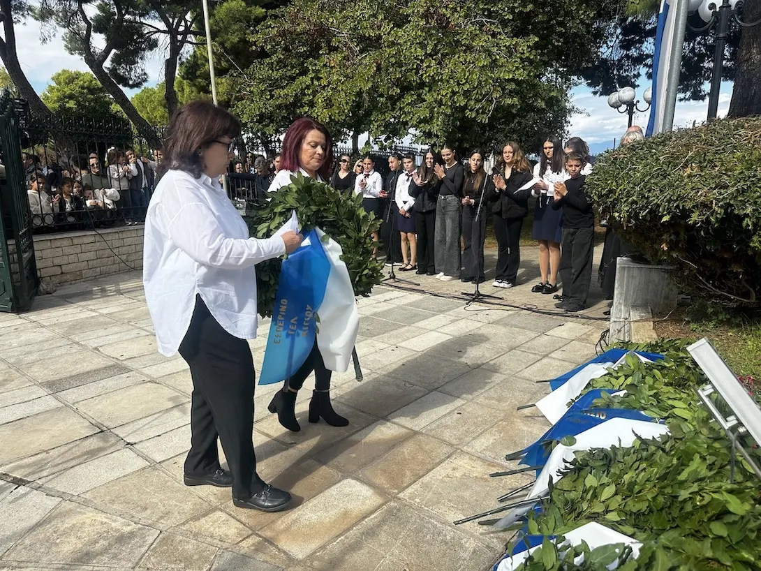 Με συγκίνηση, εθνική υπερηφάνεια και σεβασμό στους ήρωες του Έπους του ’40 η κατάθεση στεφάνων στα Υψηλά Αλώνια Αιγίου