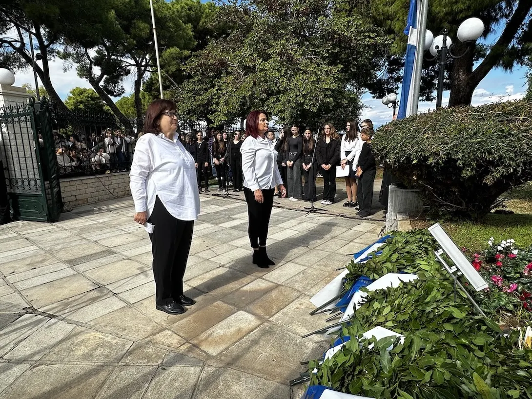 Με συγκίνηση, εθνική υπερηφάνεια και σεβασμό στους ήρωες του Έπους του ’40 η κατάθεση στεφάνων στα Υψηλά Αλώνια Αιγίου
