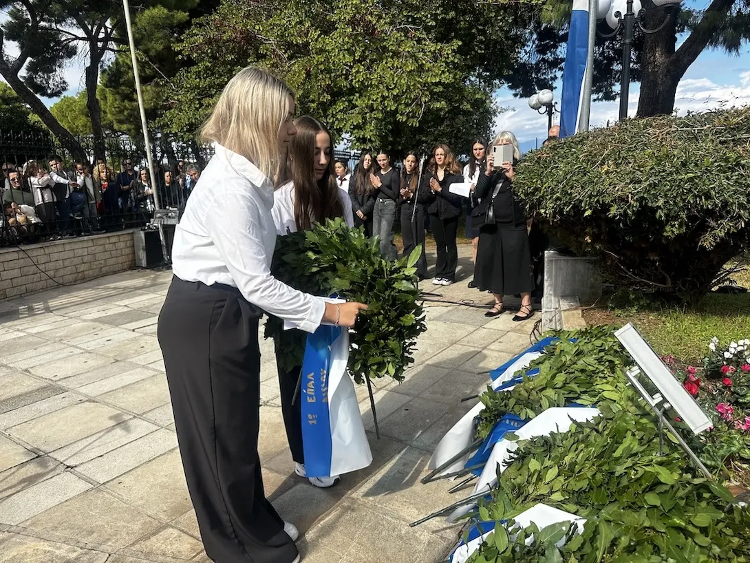 Με συγκίνηση, εθνική υπερηφάνεια και σεβασμό στους ήρωες του Έπους του ’40 η κατάθεση στεφάνων στα Υψηλά Αλώνια Αιγίου