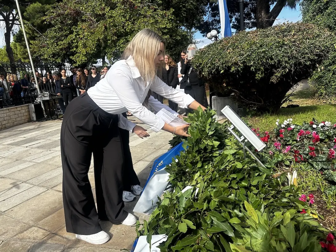 Με συγκίνηση, εθνική υπερηφάνεια και σεβασμό στους ήρωες του Έπους του ’40 η κατάθεση στεφάνων στα Υψηλά Αλώνια Αιγίου