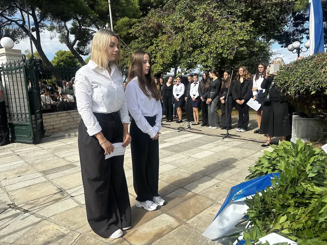 Με συγκίνηση, εθνική υπερηφάνεια και σεβασμό στους ήρωες του Έπους του ’40 η κατάθεση στεφάνων στα Υψηλά Αλώνια Αιγίου