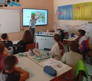 Ενημερωτική παρουσίαση για την οδική ασφάλεια σε μαθητές του 4ου Δημοτικού Σχολείου