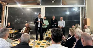 Γλαβίνας από την Άκολη: «Μας κόστισε, αλλά βάλαμε πάνω απ’ όλα το εθνικό καλό – Ο σπόρος του ΠΑΣΟΚ αναγεννήθηκε και θέριεψε»