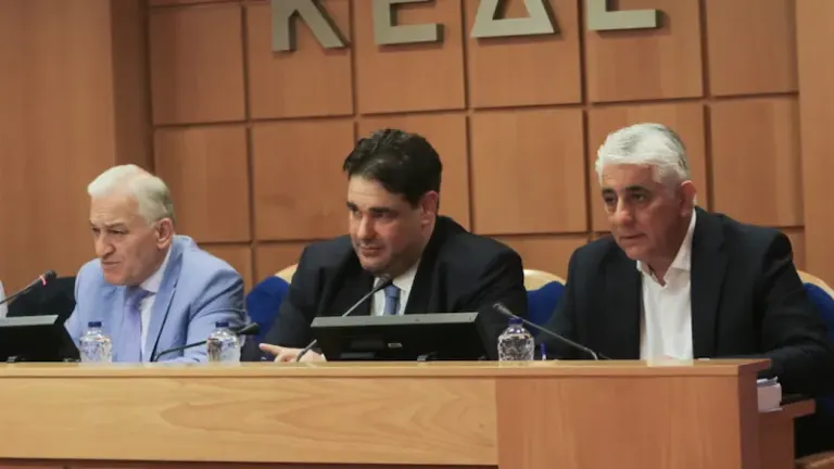 ΚΕΔΕ: Ζητά περισσότερους πόρους για τους Δήμους από τον Προϋπολογισμό του 2027 – Προειδοποιεί για κινητοποιήσεις